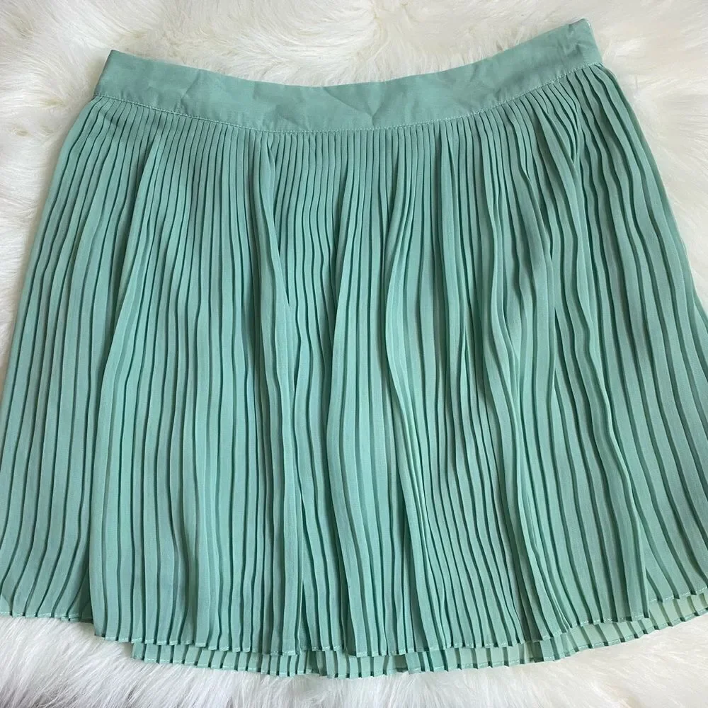 Forever 21 Accordion Pleated Mini Skirt